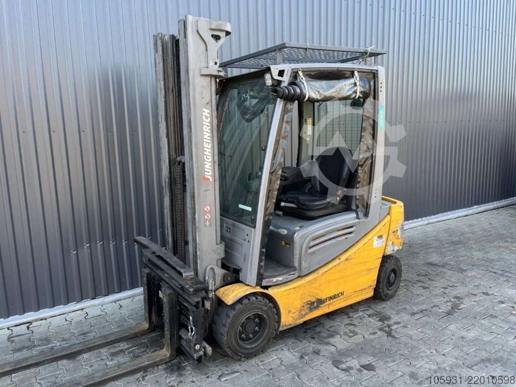 Electric 4-wheel forklift Linde E50HL-01