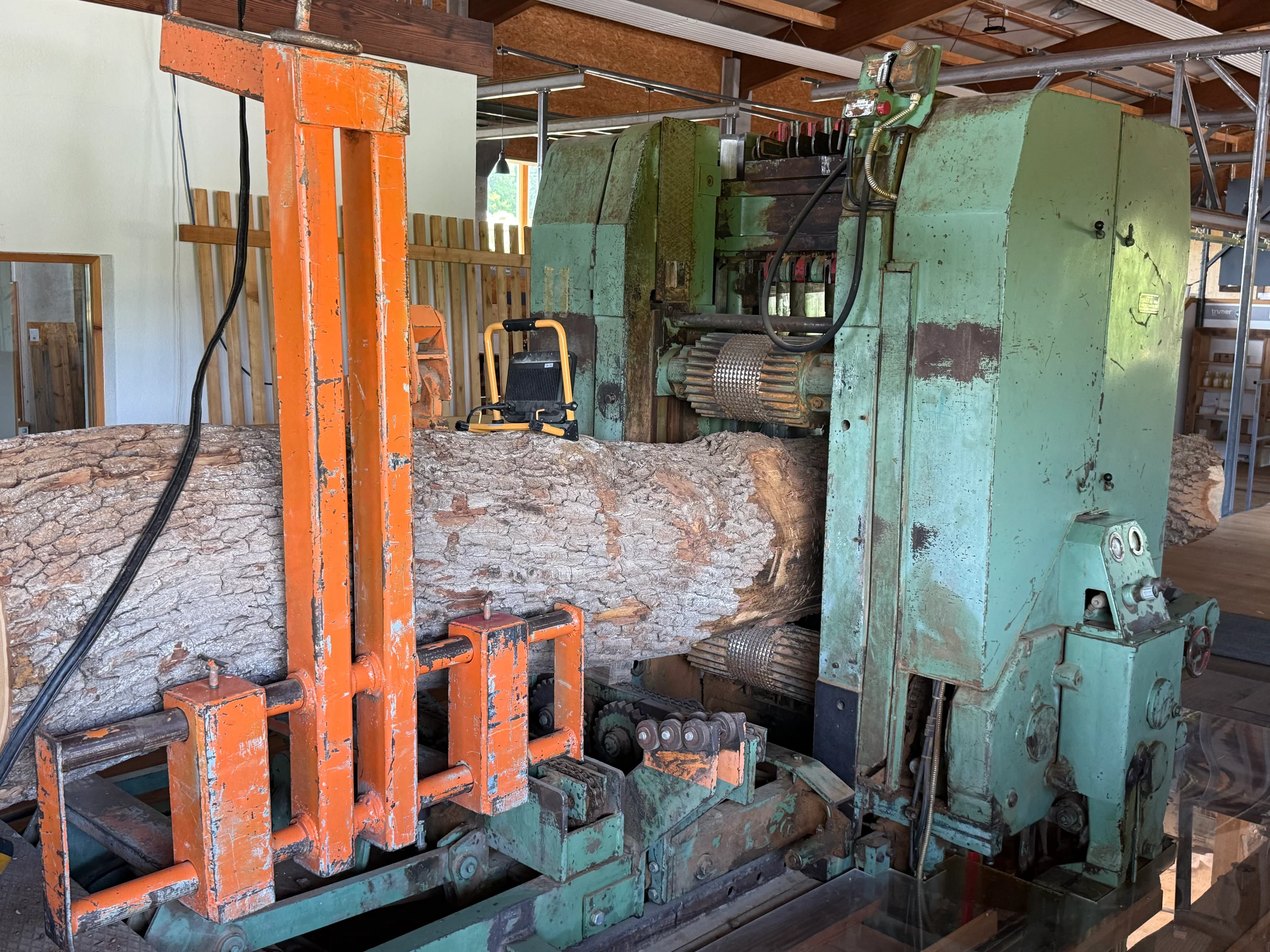 Machine de traitement de l’écorce et des grumes EWD HDN600