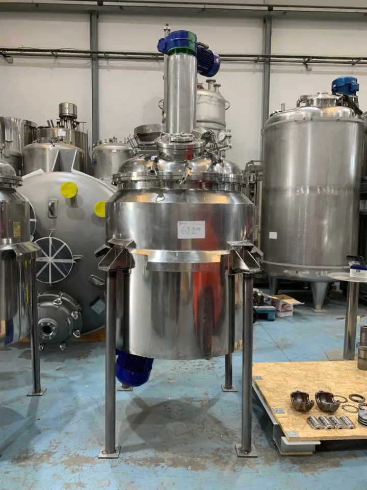 RÉACTEUR INOXGER INOX 400 LITRES D'OCCASION AVEC AGITATION, DEMI TIGE ET CHAUFFAGE HERMÉTIQUE