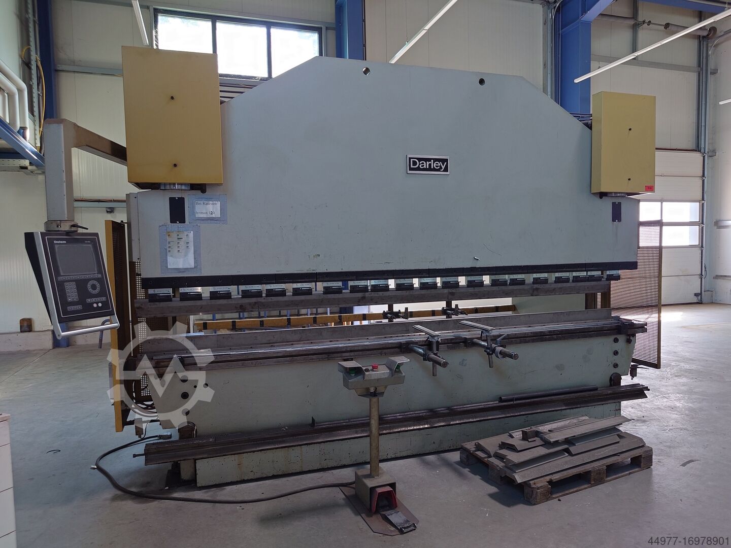 Sheet metal processing center FINNPOWER F5S