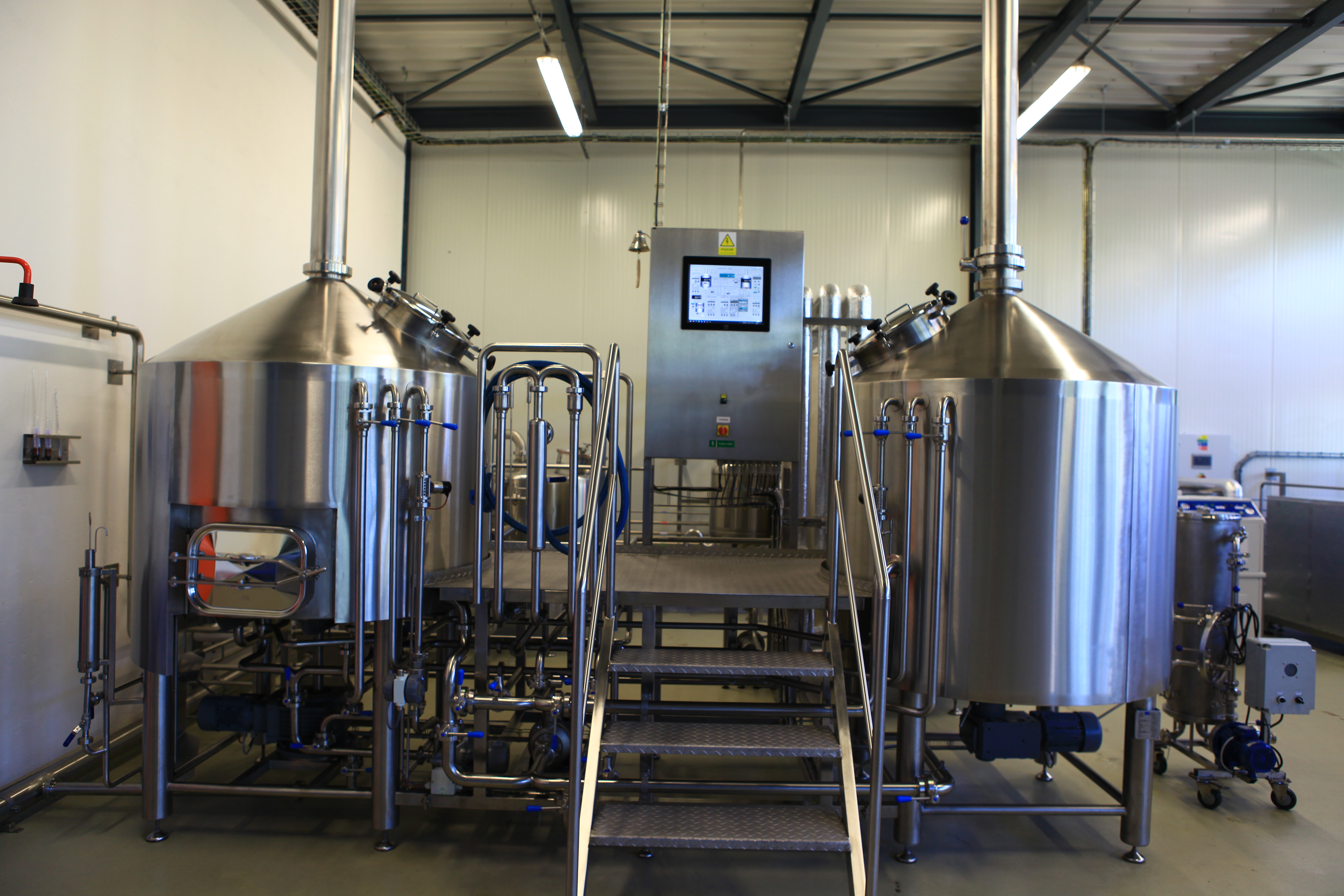 Machine pour la production de vin, bière ou alcool Nerez Blucina Nerez Blucina 15/10 Hot deal Faible nombre d'heures