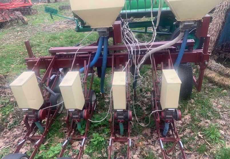 Vegetable seeder --