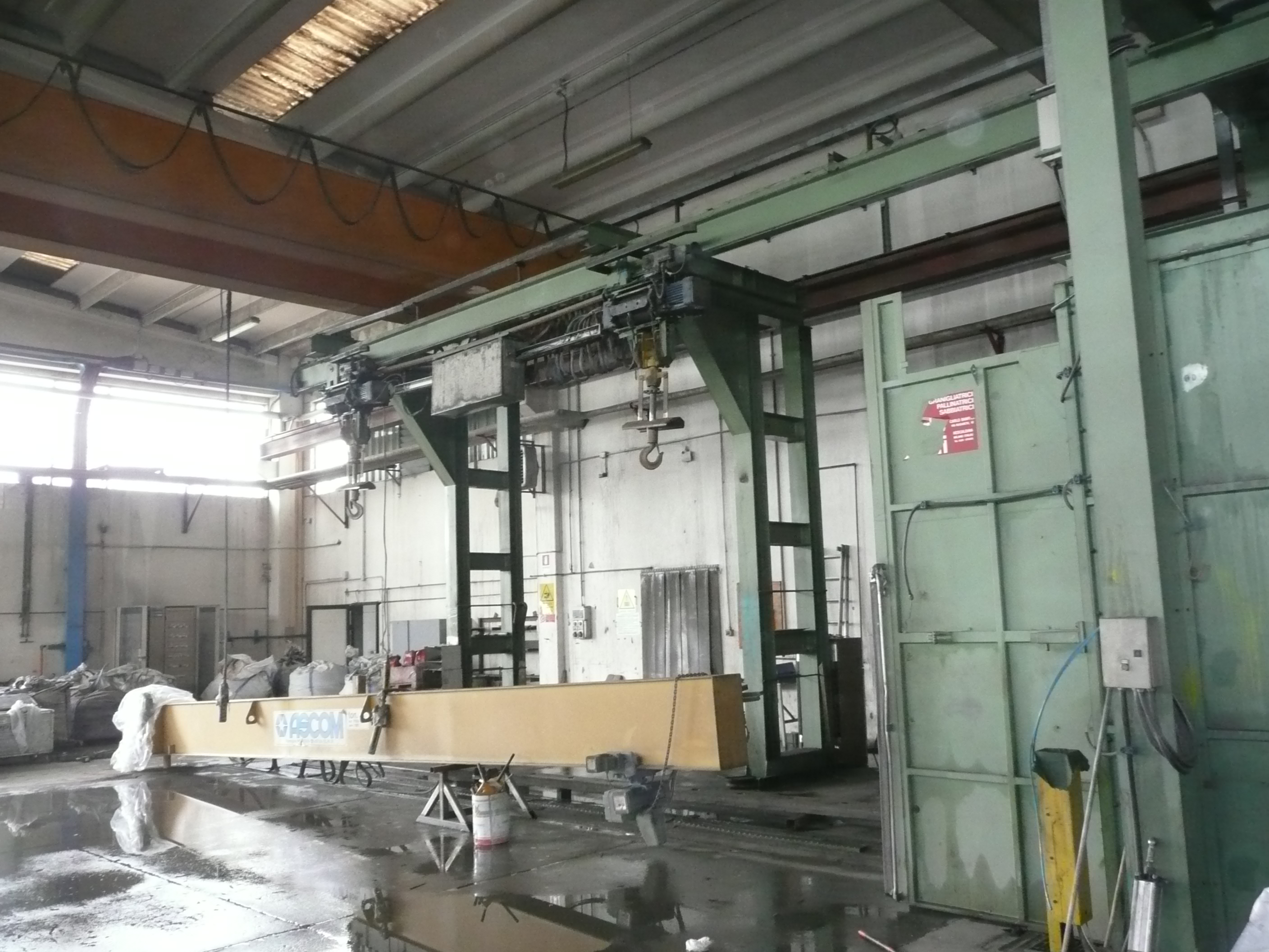 Installation de grenaillage et de dépoussiérage à 12 turbines avec onduleur Carlo Banfi Universal 20X25-12TPID-2PE5 Faible nombre d'heures