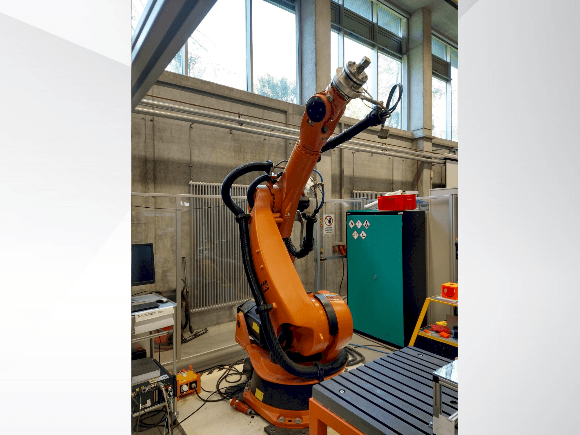 Robot industriel KUKA KR 240-2 2000