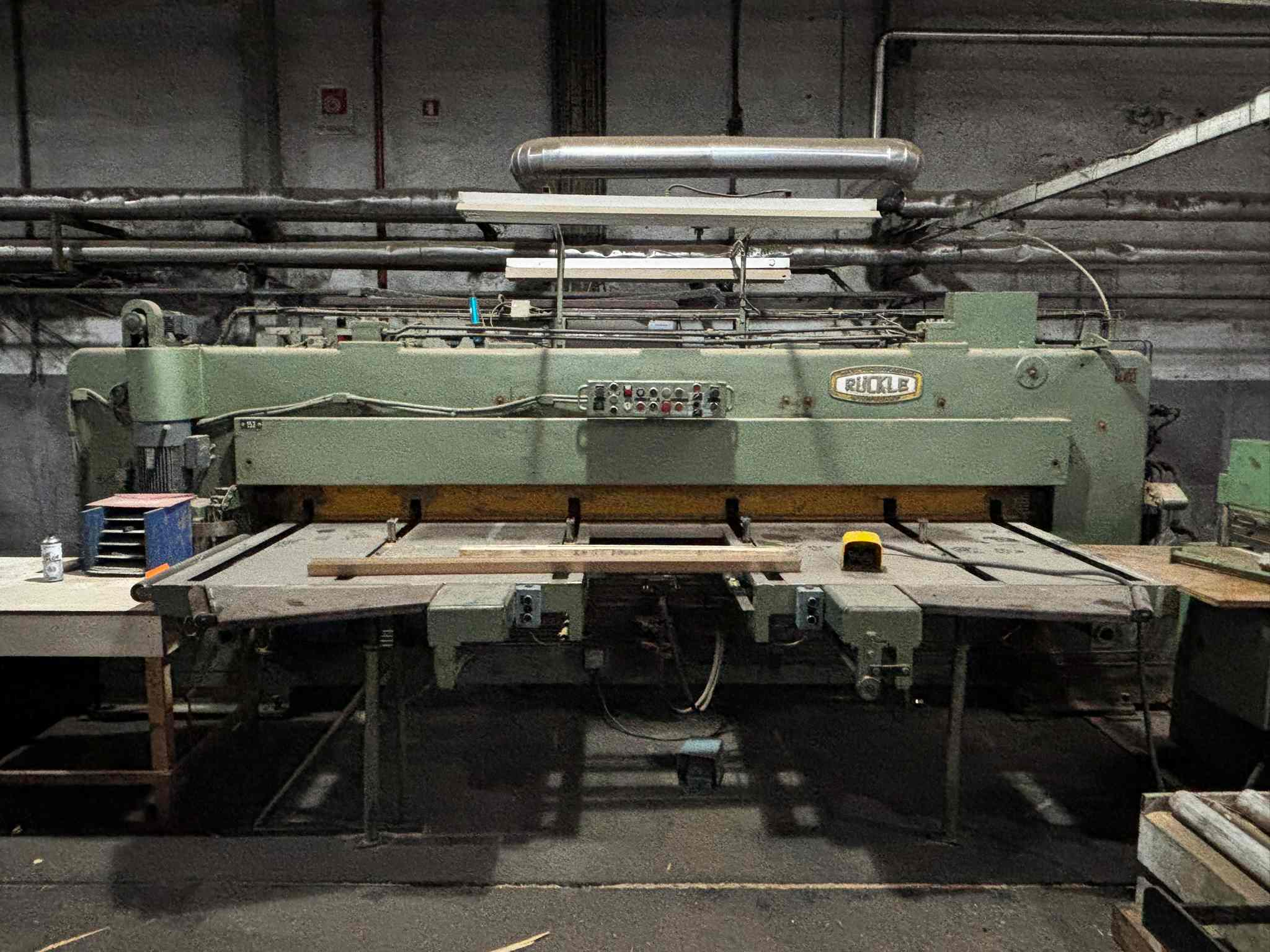 Massicot à placage RUCKLE AFN 34H