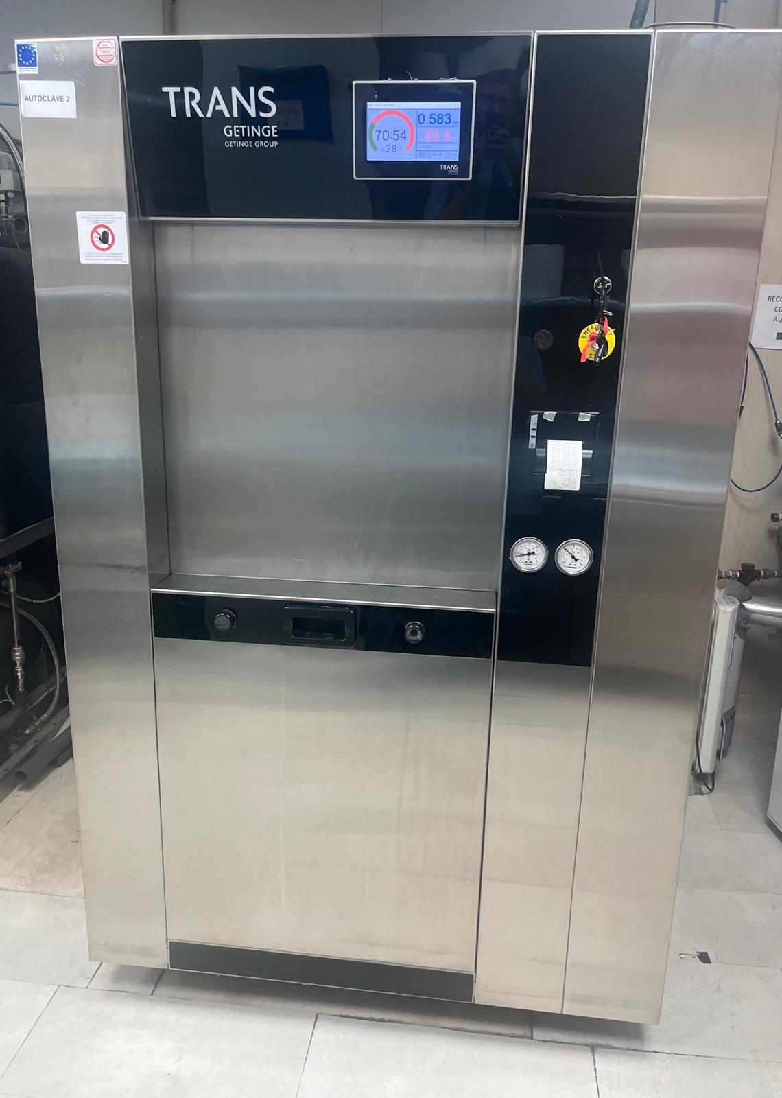 Autoclave GETINGE 600 L (double porte automatique + générateur intégré)
