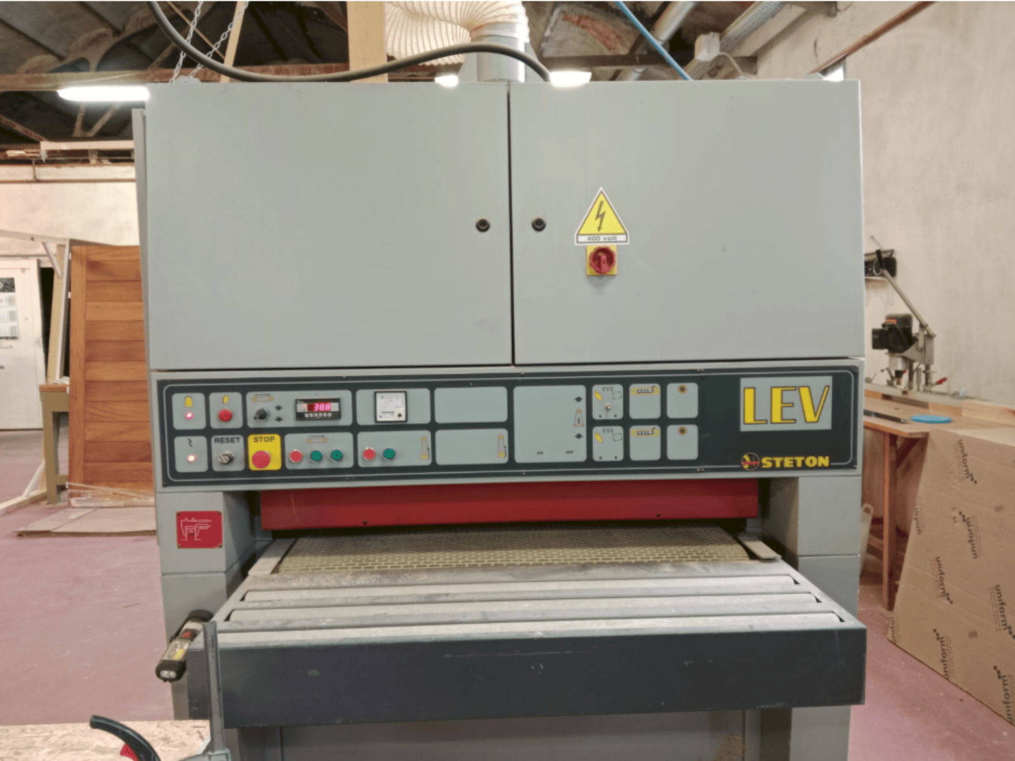 Ponceuse calibreuse large bande STETON LEV2RR