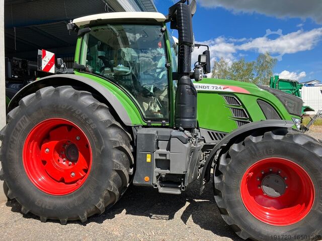 Tractors (haulers) Fendt 724 Vario S4 ProfiPlus