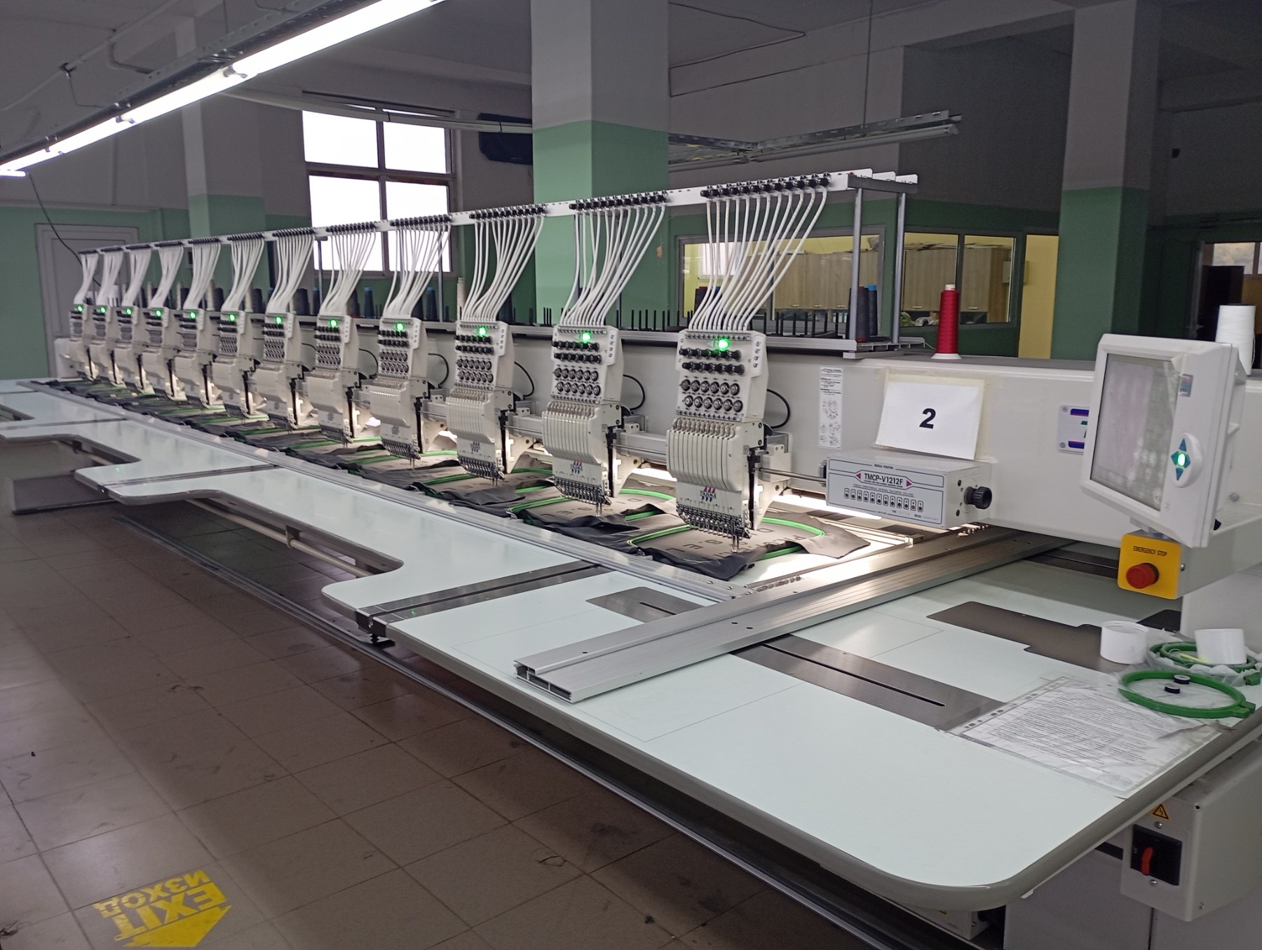 Machine à broder Tajima TMCP-V1212F