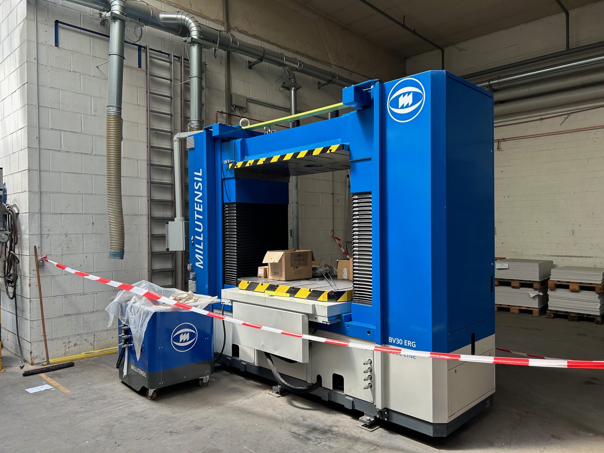 Machine à plastique MILLUTENSIL BV30E d'occasion