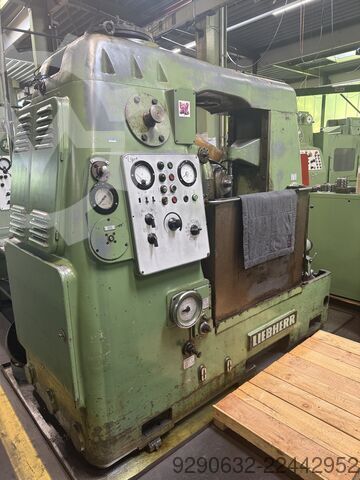 Gear hobbing machine Liebherr L400