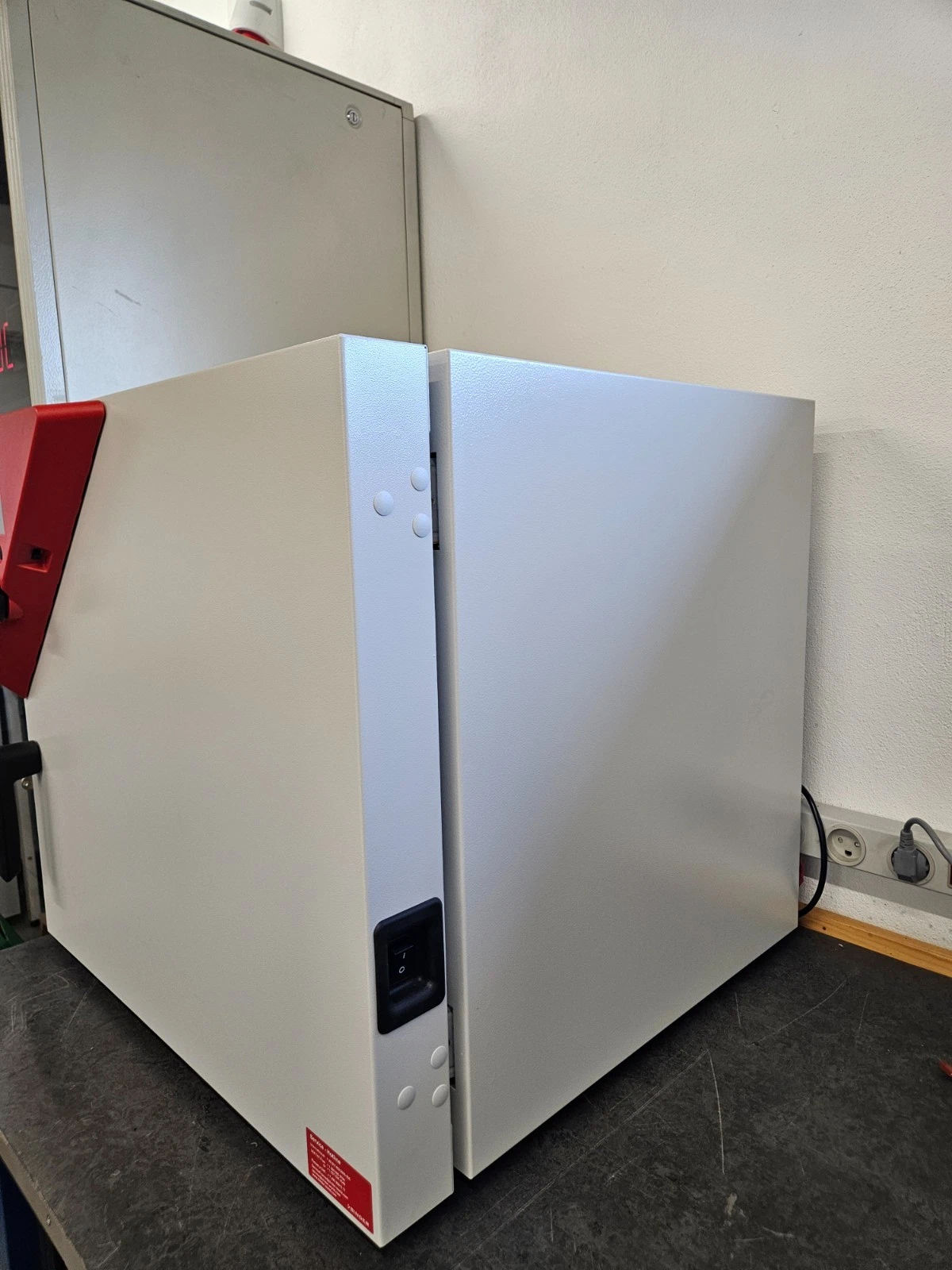 Incubateur de laboratoire Binder KT53