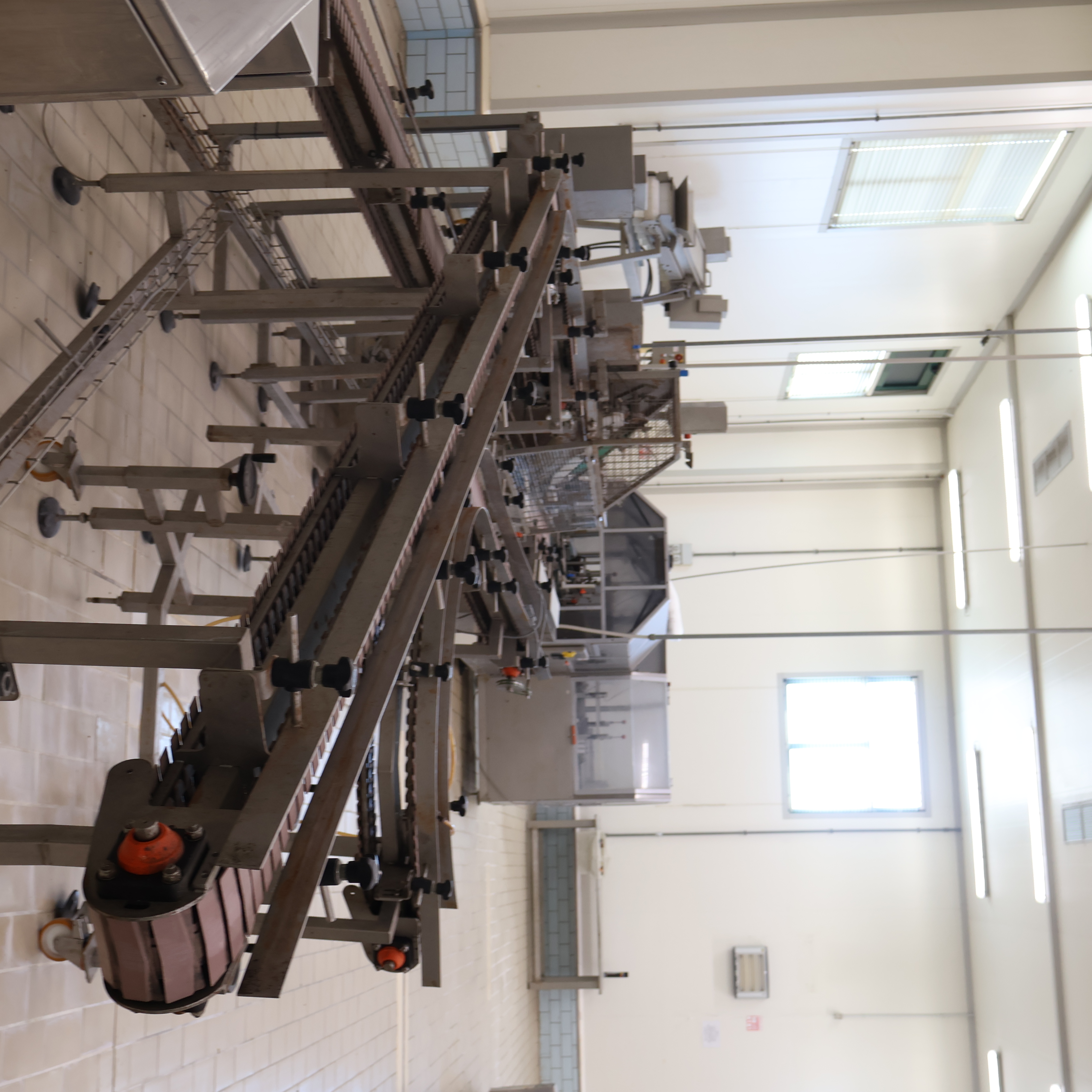 Ligne d'emballage sous film thermorétractable Multivac R270