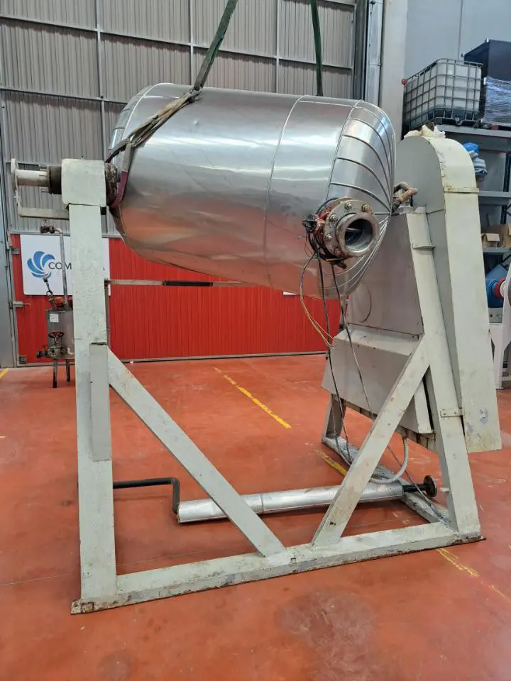 SÉCHEUR INCLINÉ DE 1 000 LITRES AVEC POMPE À VIDE, POMPE À HUILE THERMIQUE, FILTRE À MANCHES ET SYSTÈME DE CHAUFFAGE ÉLECTRIQUE PAR HUILE THERMIQUE
