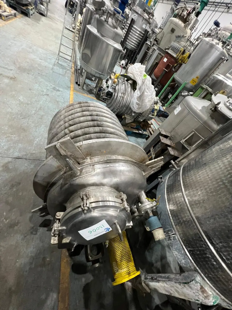 RÉACTEUR EN ACIER INOXYDABLE 900 LITRES AVEC DEMI-TIGE