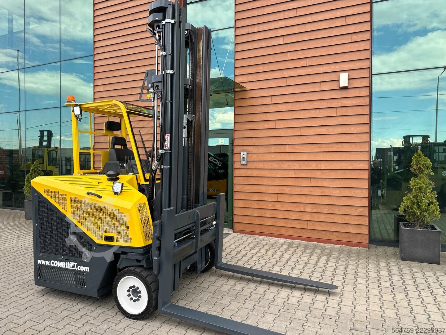 4-way forklift Combilift CB4500//2019 year // New price