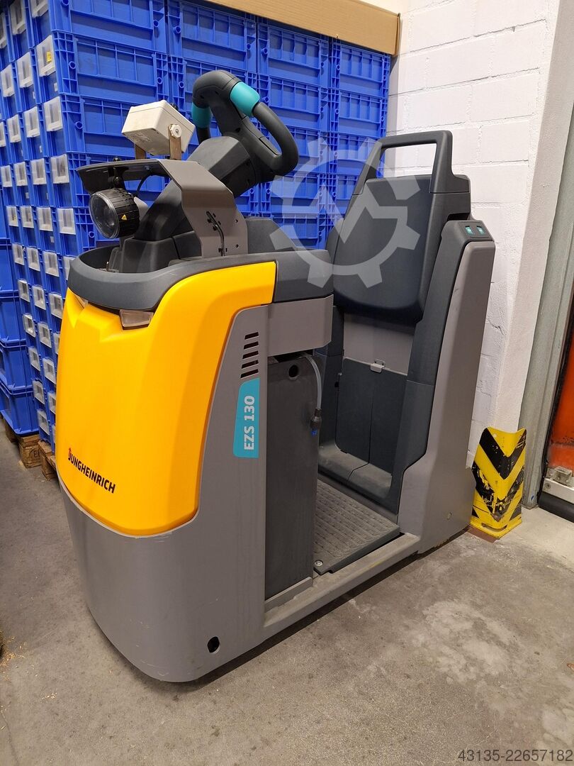 Manual pallet jack Jungheinrich EZS 130