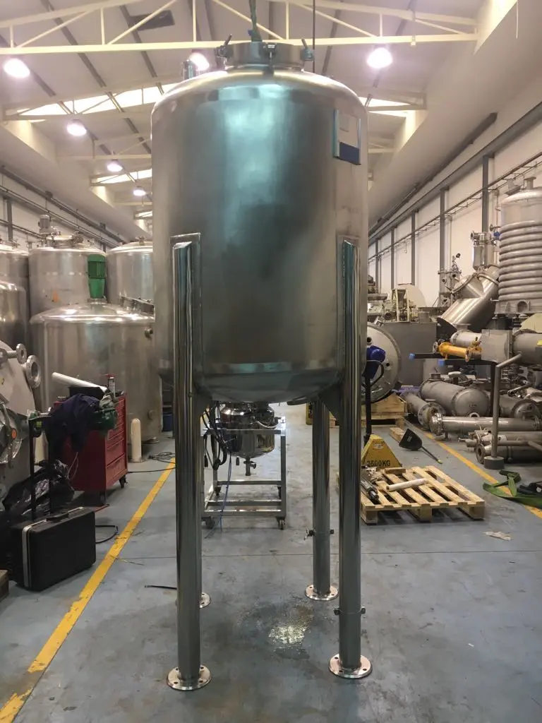 CUVE EN ACIER INOXYDABLE 1100 LITRES D'OCCASION