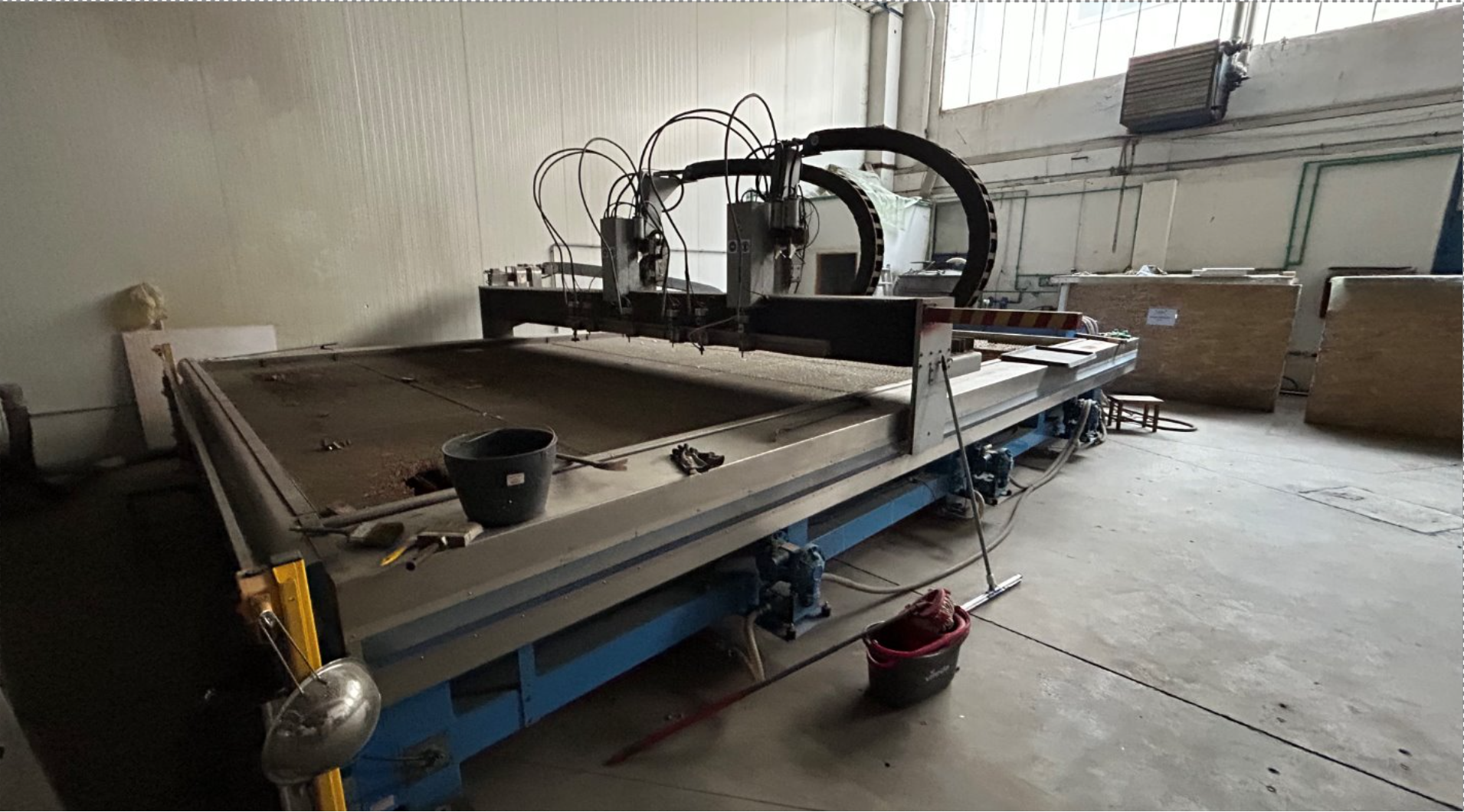 Centre d'usinage CNC pour le bois Water Jet Sweden AB NC 4060 D Faible nombre d'heures