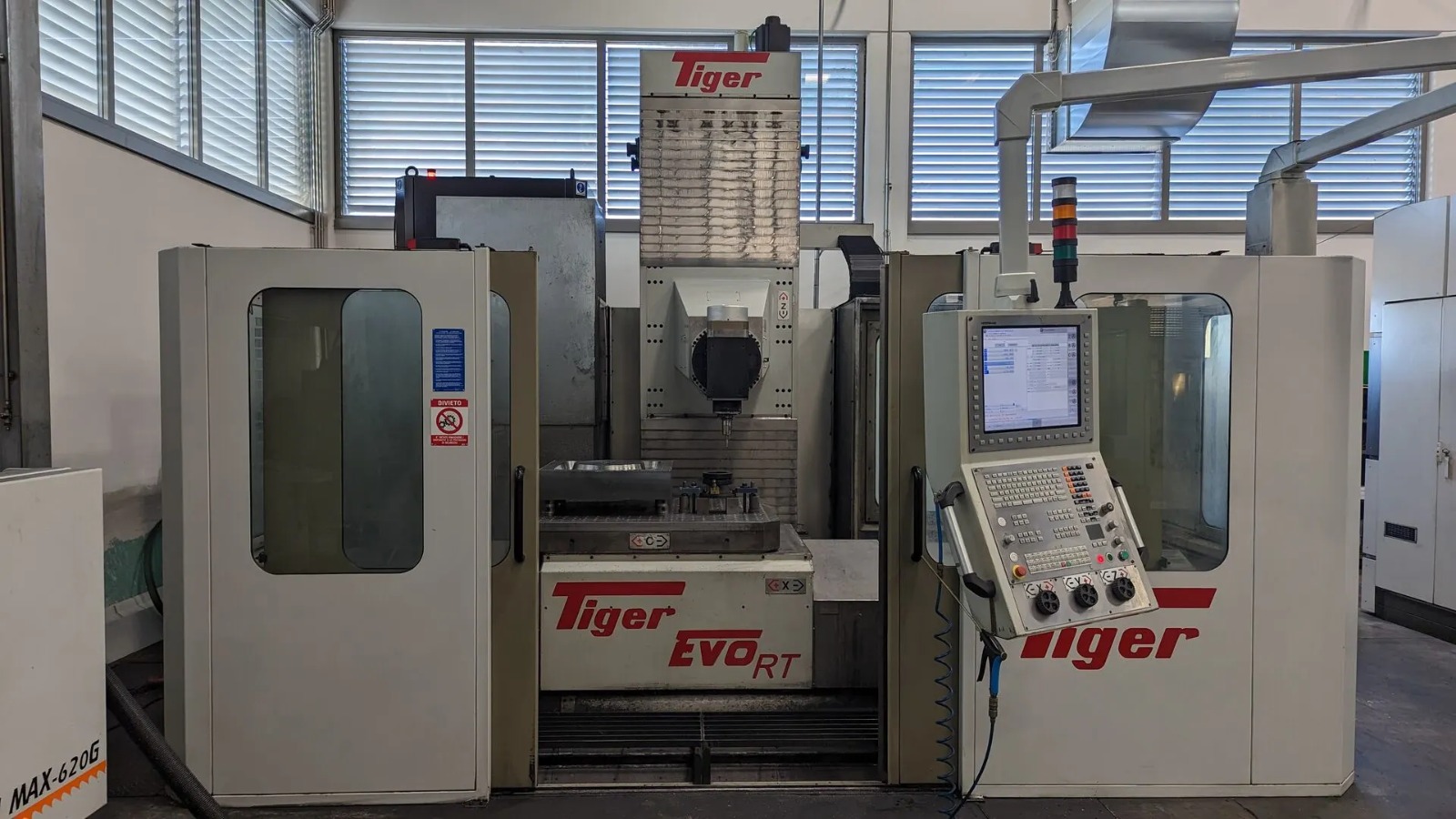Aléseuse à montant fixe CNC TIGER EVO COMPACT RT