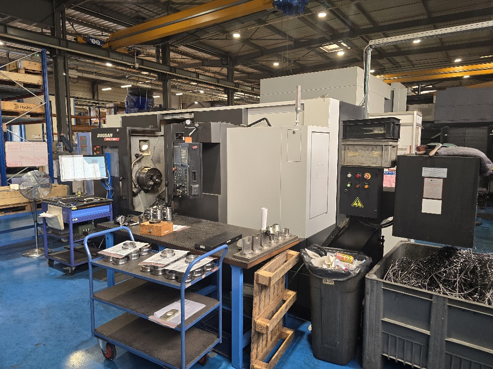 Tour CNC avec ravitailleur de barres DOOSAN PUMA 3100 LY d'occasion