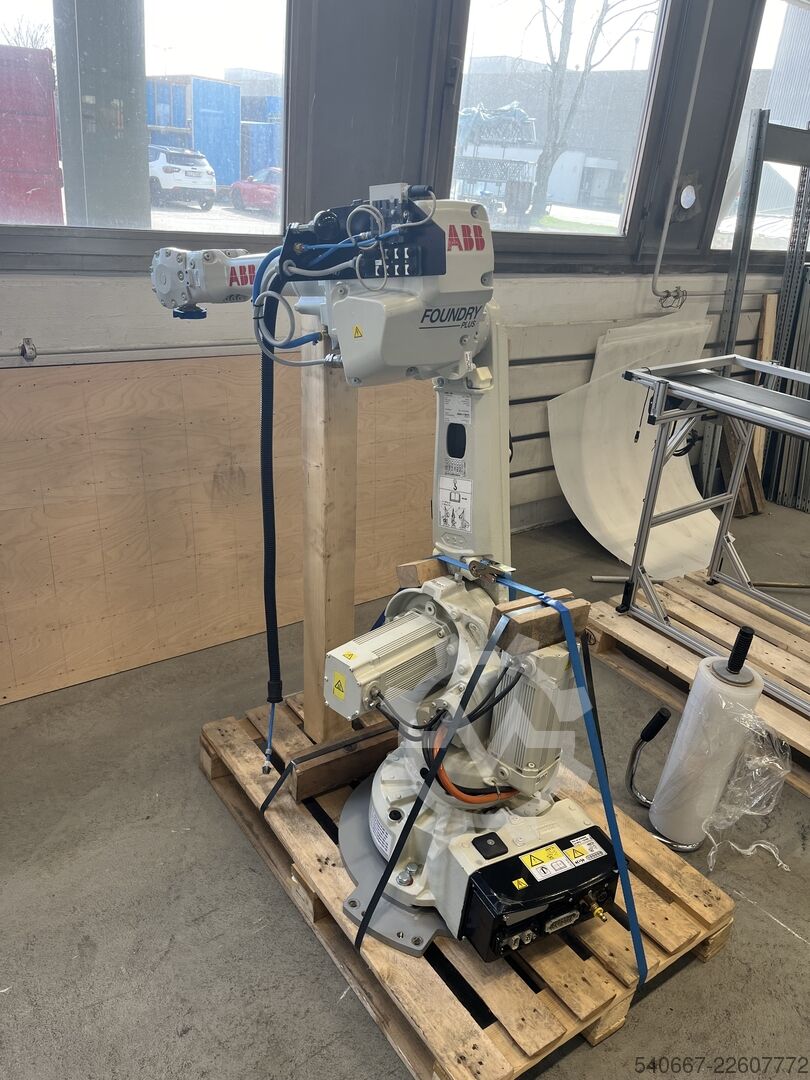 Industrial robot KUKA KR 240 R3330 FORTEC KRC4