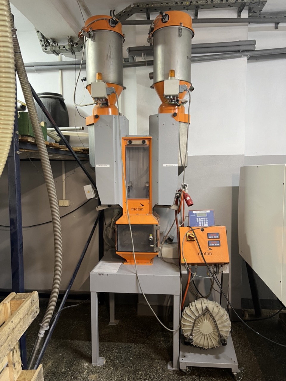 Machine pour le plastique MOTAN SFX 1200 - LG7