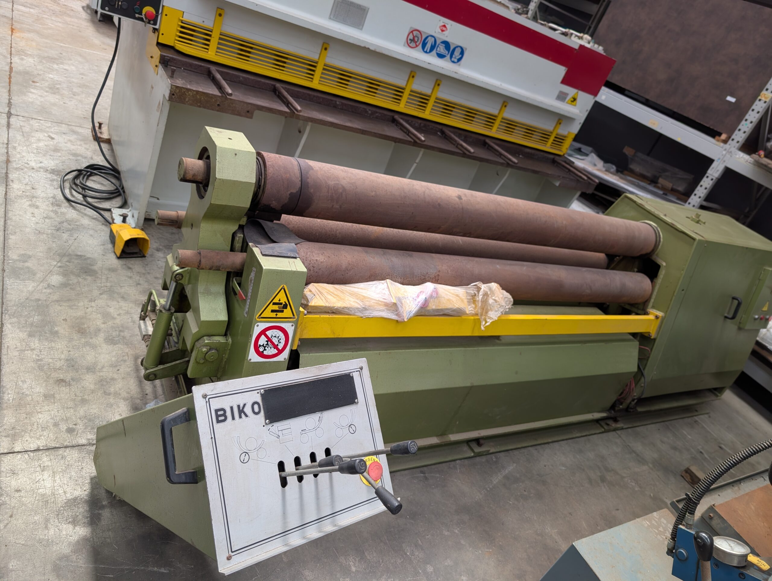 Machine de travail de la tôle BIKO FACCIN 2000X8 3 ROULEAUX