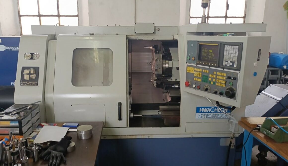 Tour cnc HWACHEON HI-TECH 200 A