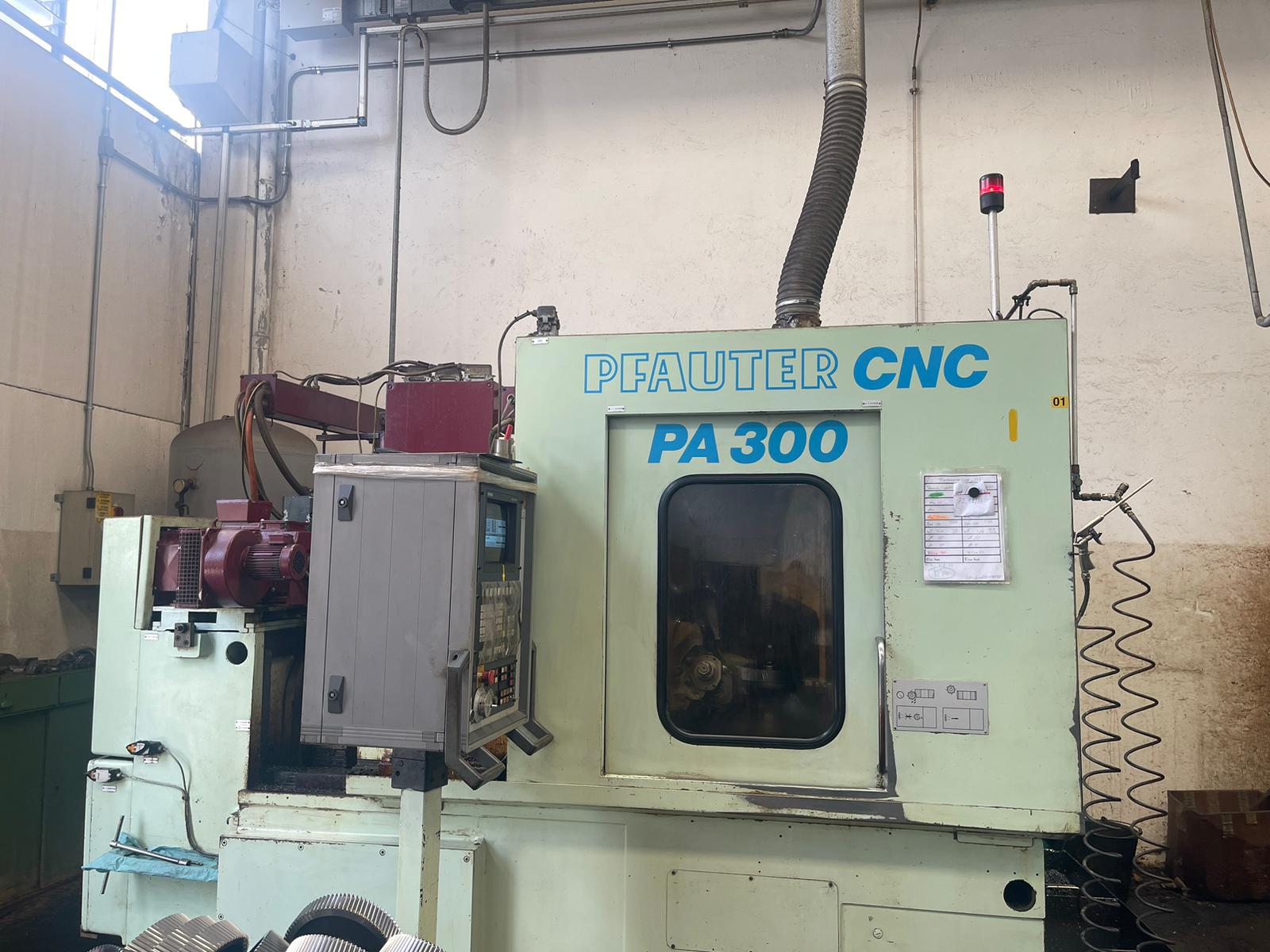 Tailleuse d'engrenages cnc à la fraise-mère PFAUTER PA 300