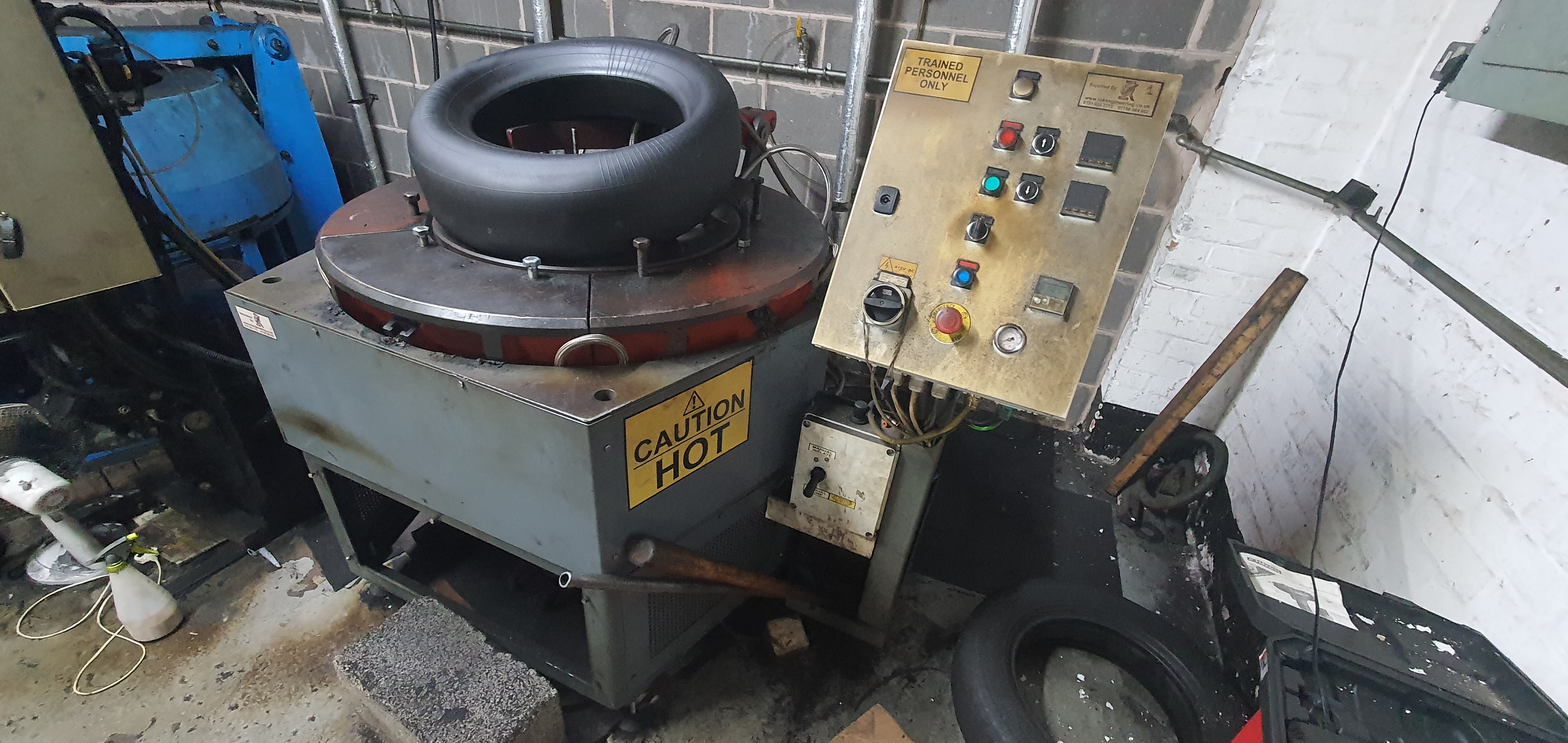 Presse à pneus automatique hydraulique LR2 Marangoni remise à neuf
