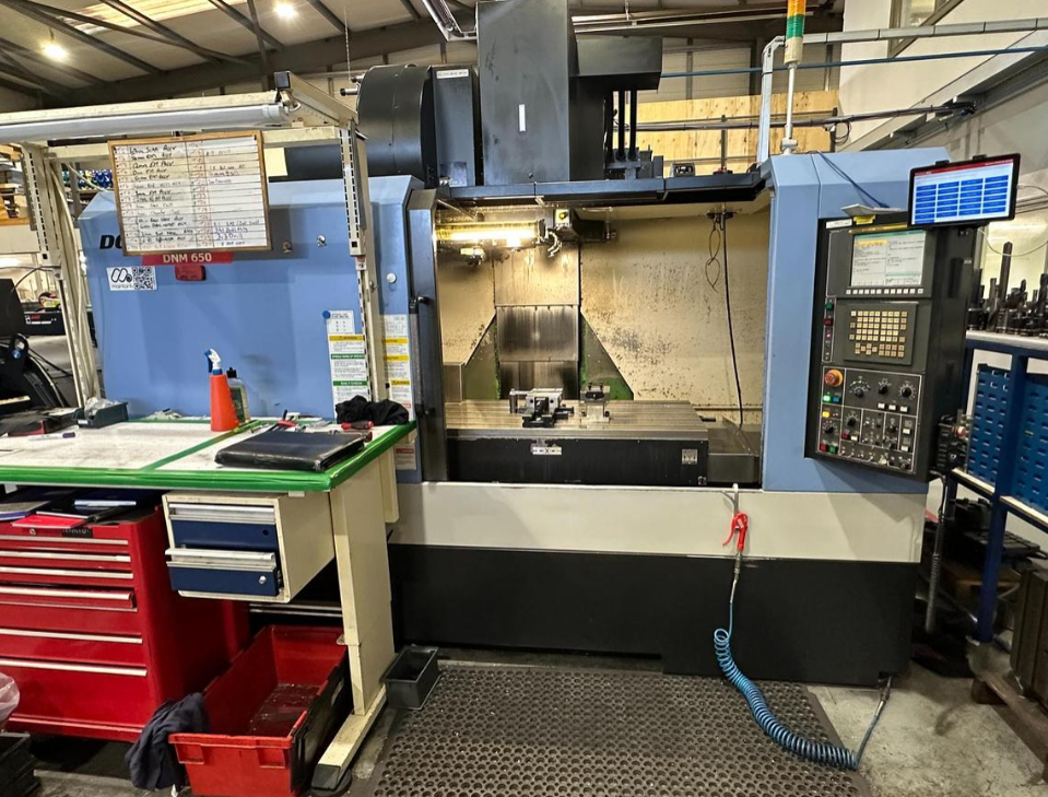 Centre d'usinage vertical DOOSAN DNM 650 d'occasion