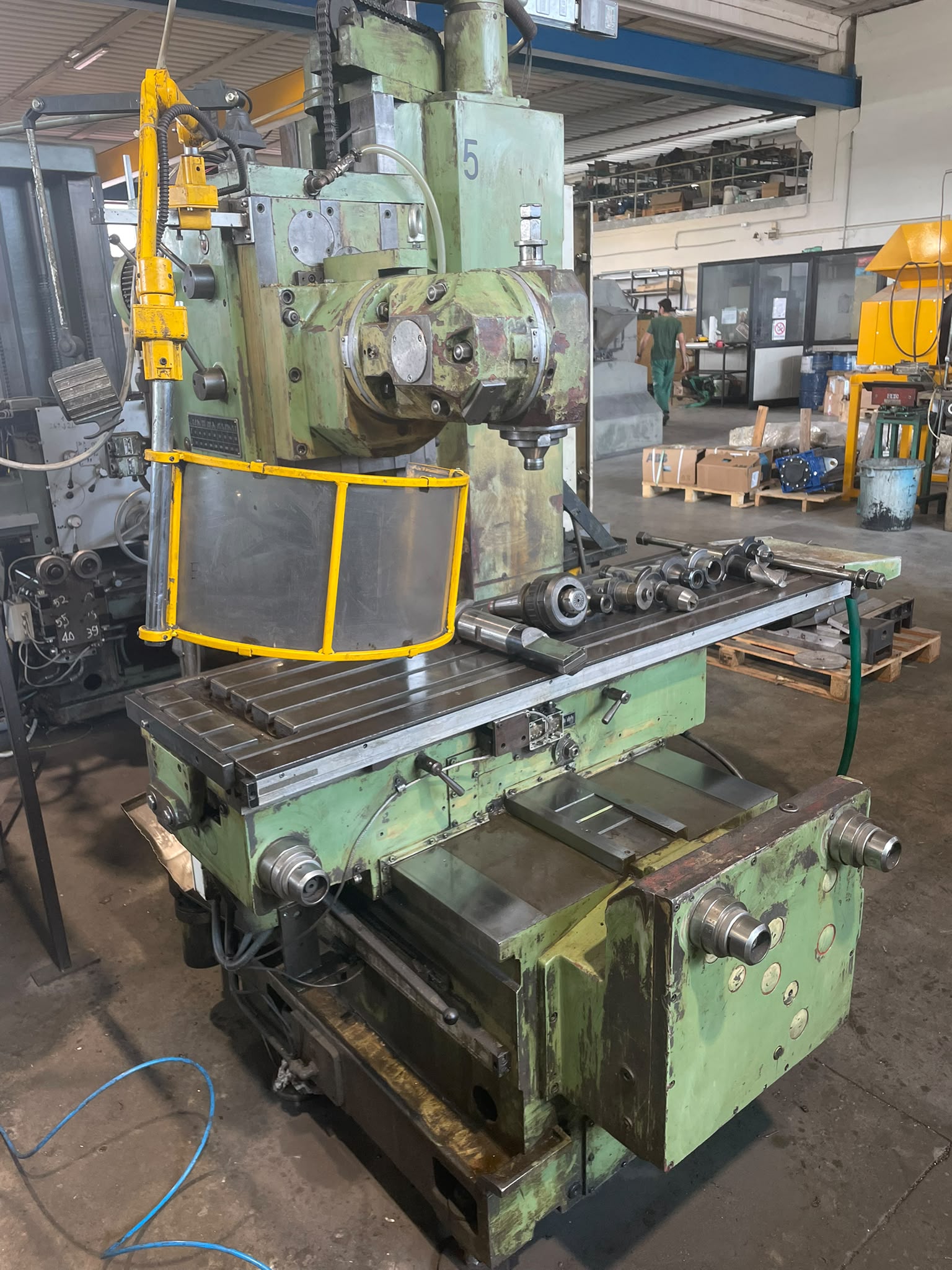 Fraiseuse CNC à banc fixe Shanghai N. 4 Machine Tool Works XT 754