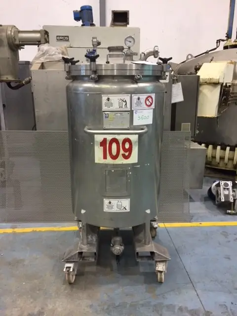 CUVE EN ACIER INOXYDABLE 350 LITRES AVEC CHEMISE D'OCCASION_52