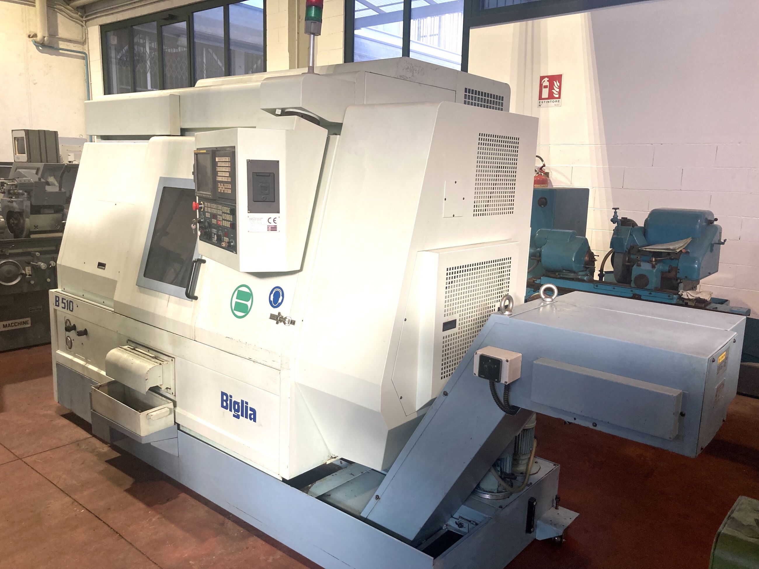 Tour CNC avec ravitailleur de barres Biglia B 510 YB 8 d'occasion