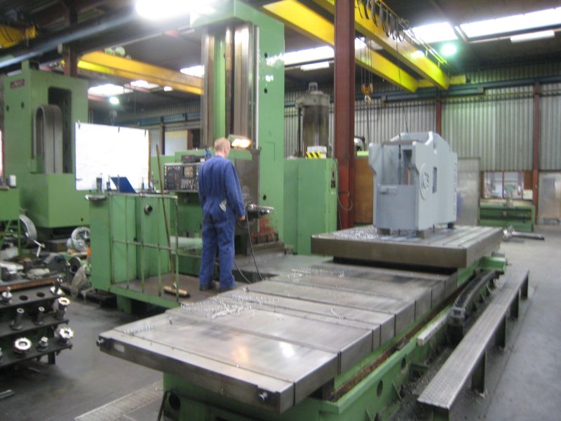 Aléseuse à montant fixe CNC Tos WHN 13.8B