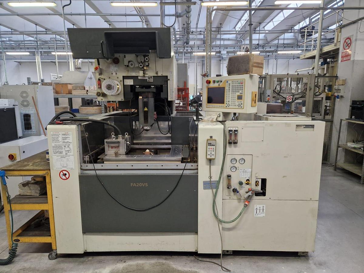 Machine d'électro-érosion par enfonçage Mitsubishi FA20VS d'occasion