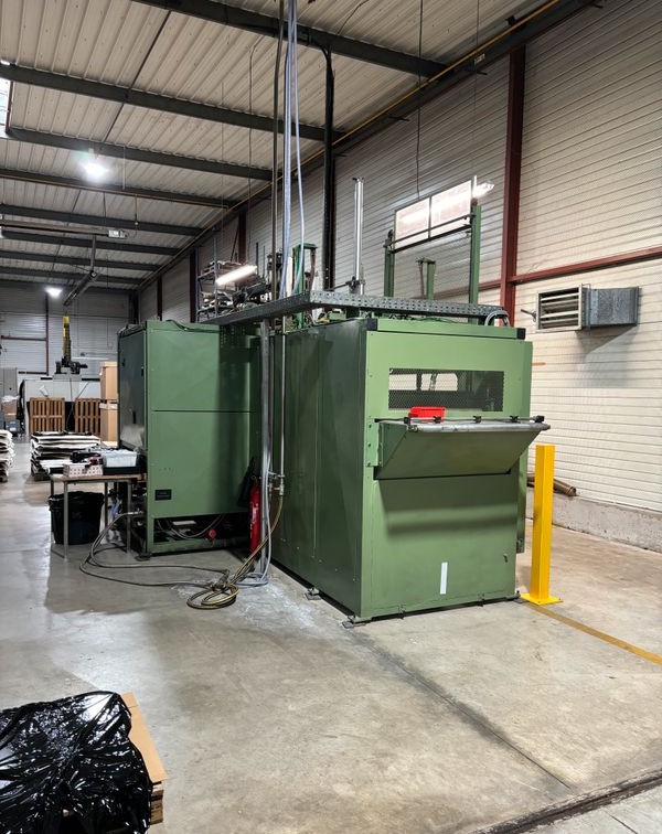 Thermoformeuse automatique à alimentation en bobine ILLIG UA 100 4G Faible nombre d'heures