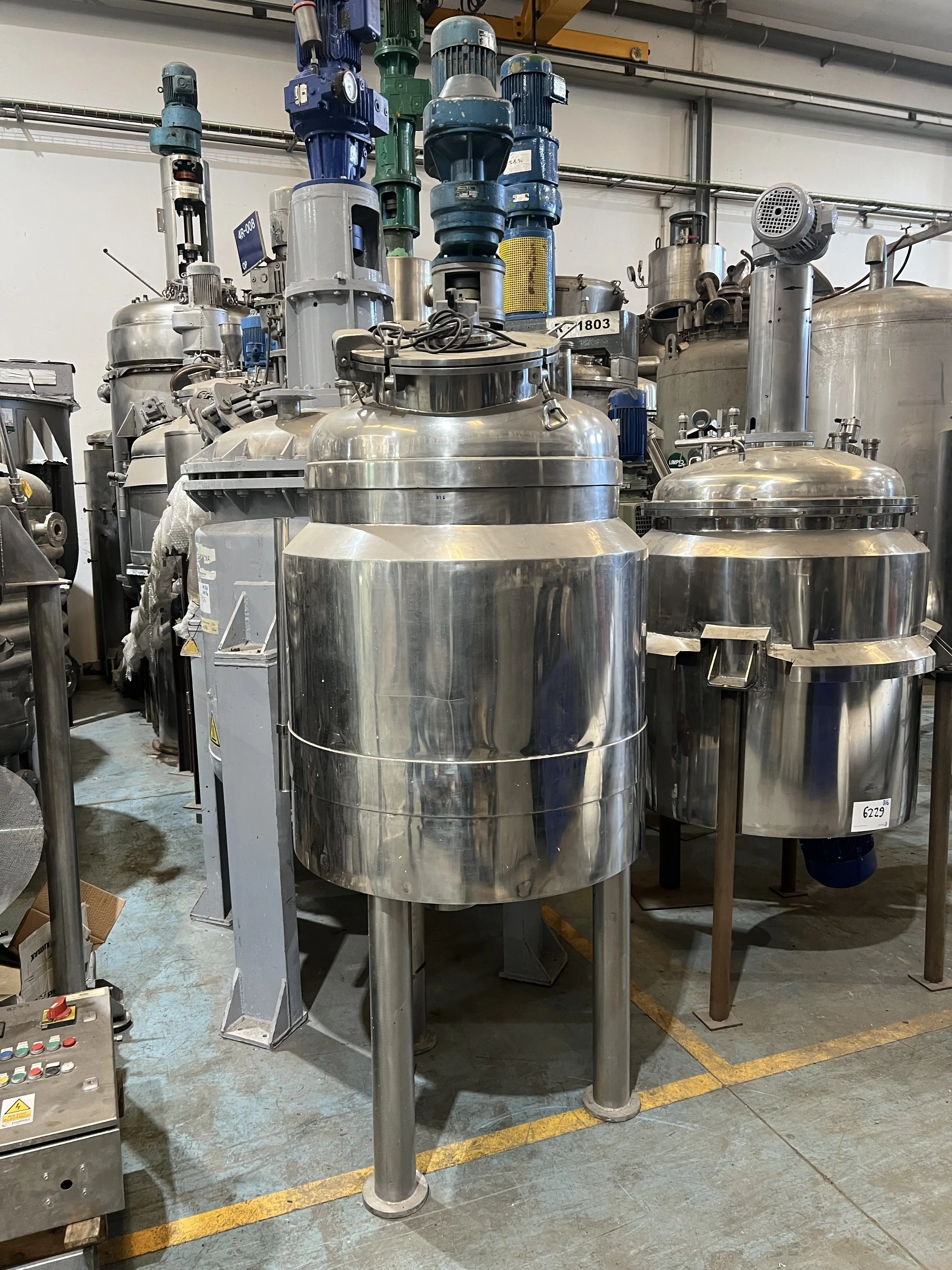 RÉACTEUR LLEAL 300 LITRES INOX 316 AVEC ENVELOPPE ET AGITATION D'OCCASION
