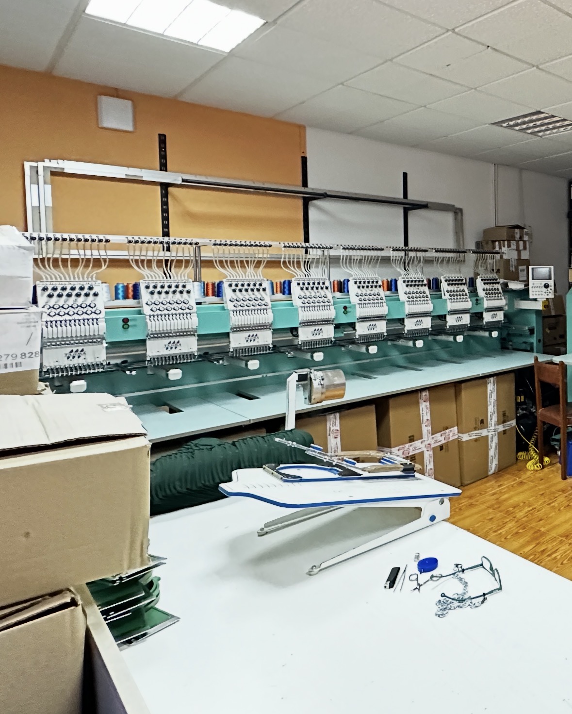 Machine à broder Tajima TFMX-IIC1208 - 8 têtes et 12 fils