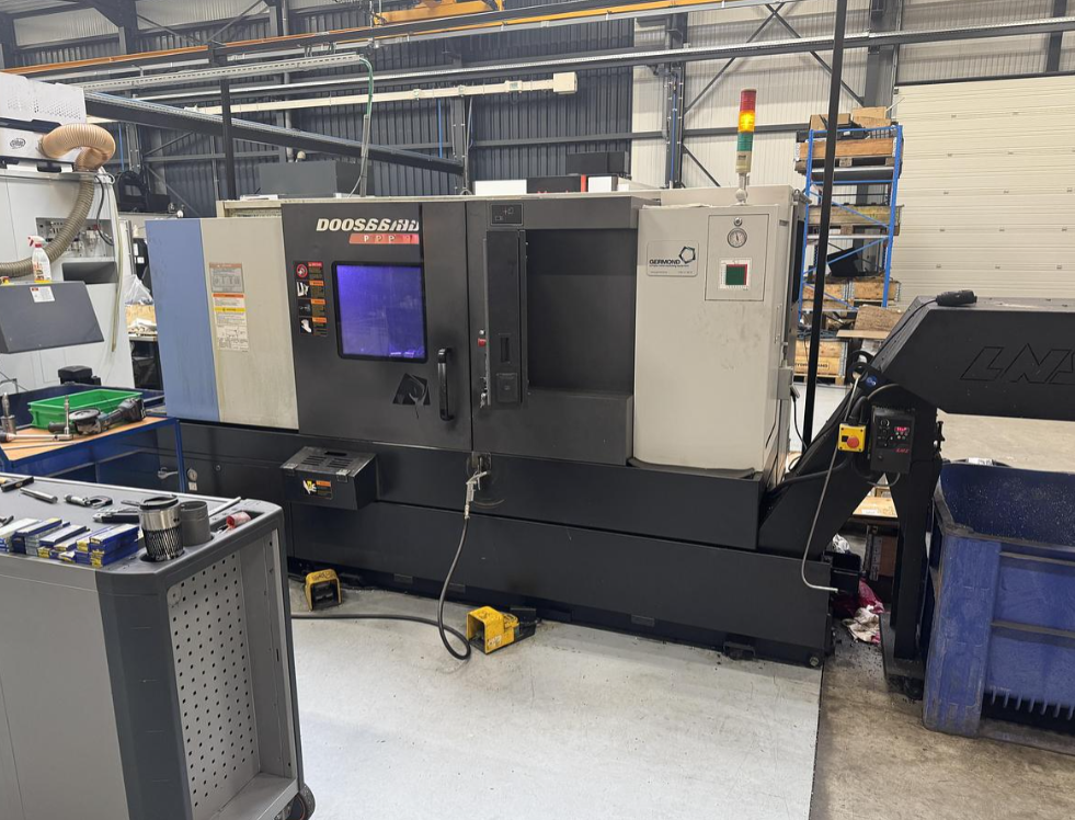 Tour cnc avec outils fixes DOOSAN Puma 2600 d'occasion