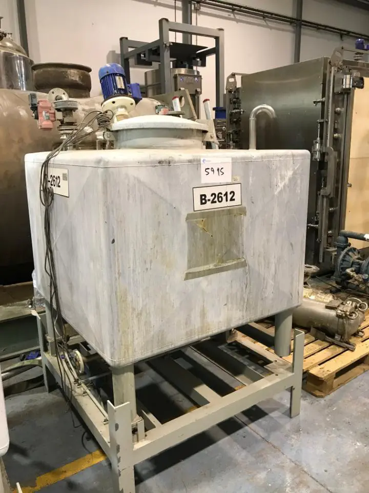 CUVE INOX 1000 LITRES D'OCCASION AVEC AGITATION