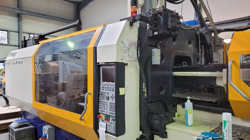 Presse à injecter DEMAG SYSTEM 250/1025/2300 BI MATIERE