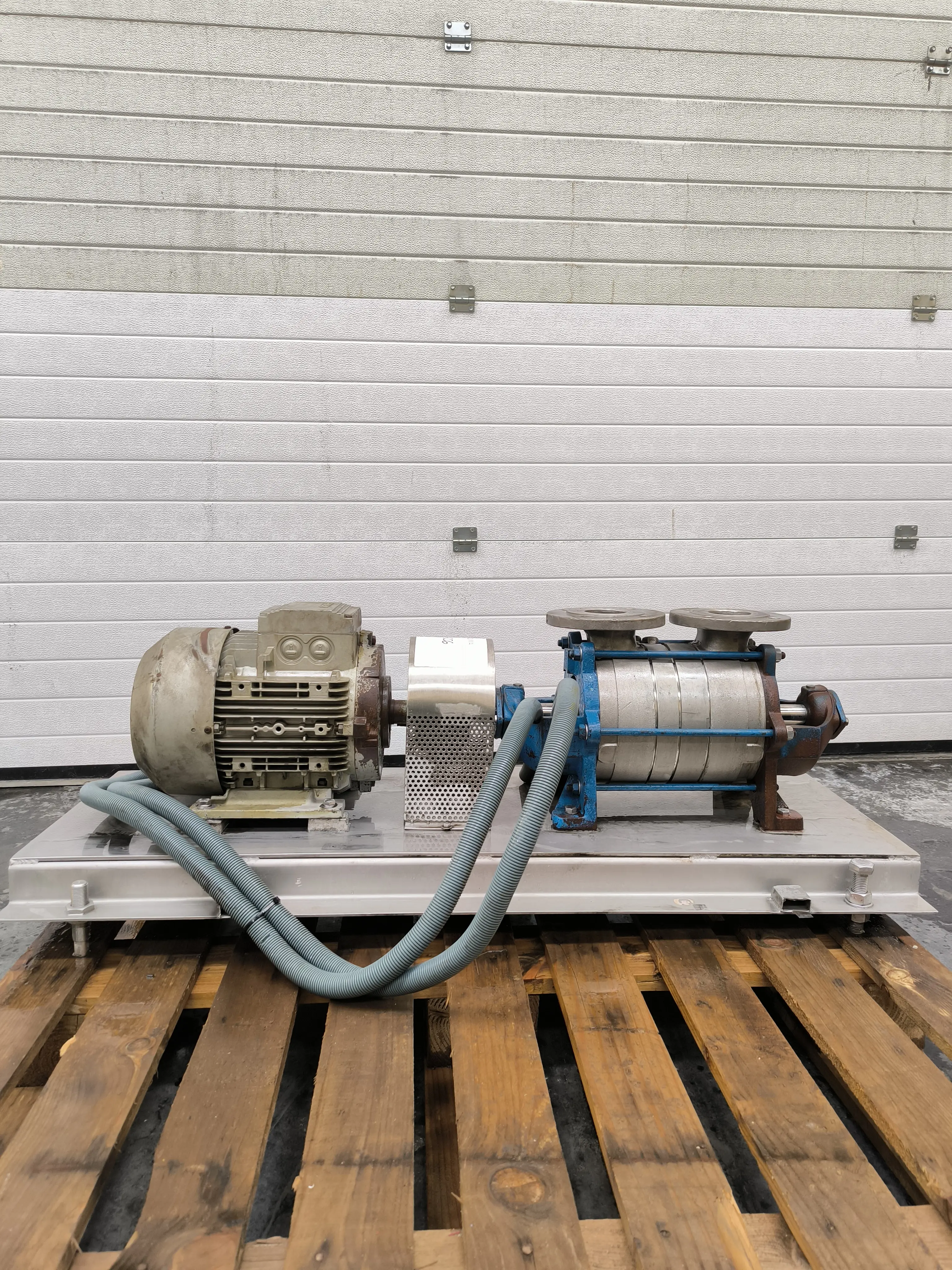 POMPE CENTRIFUGE À CANAL LATÉRAL AUTO-AMORÇANTE TUCHENHAGEN 7,5 KW