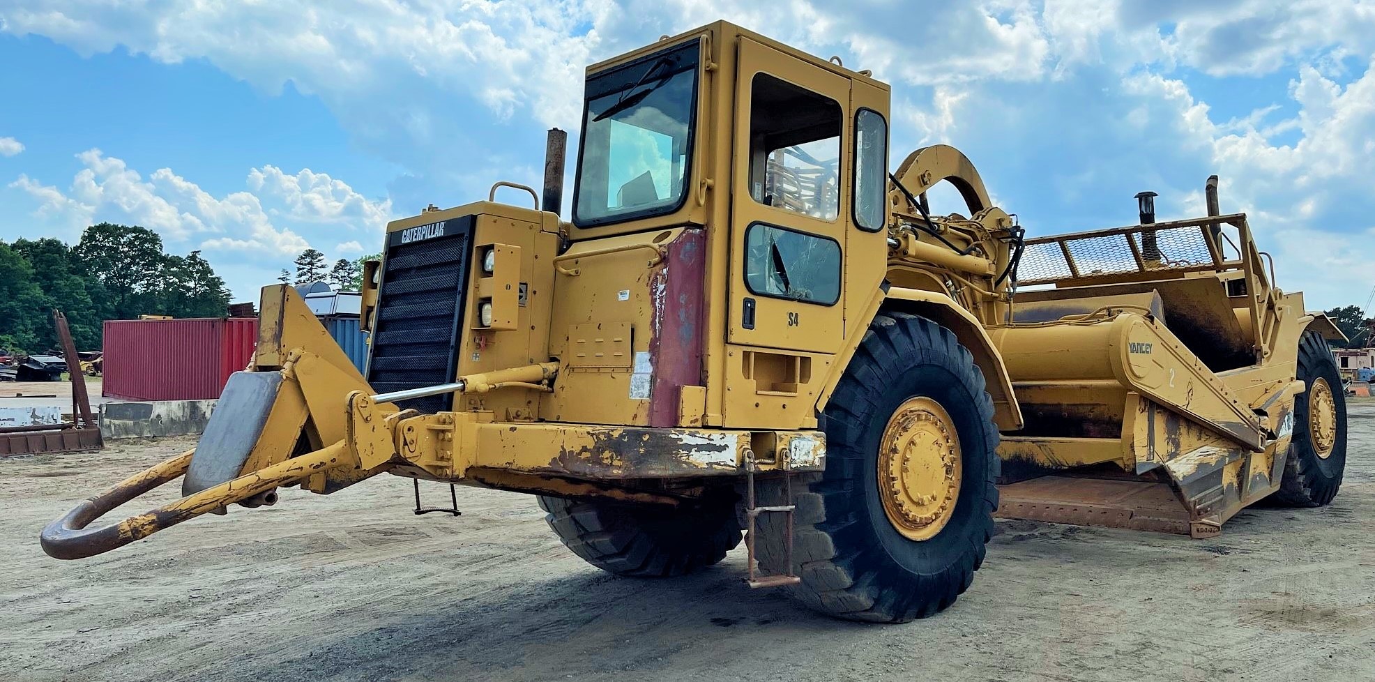 Engin de chantier CAT 627F