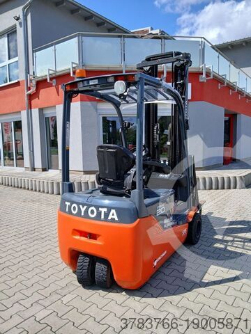 Electric 3-wheel forklift Toyota 8FBE20T