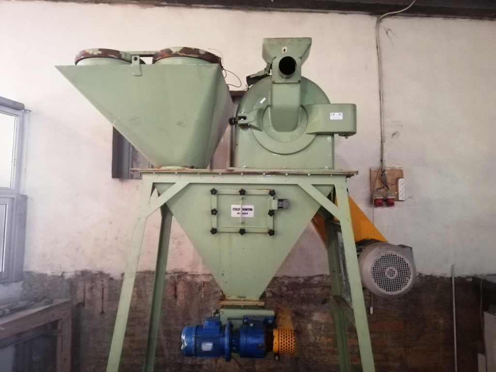 Machine de confiserie ITALO DANIONI sugar grinding