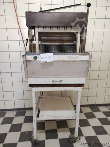 Bread slicer