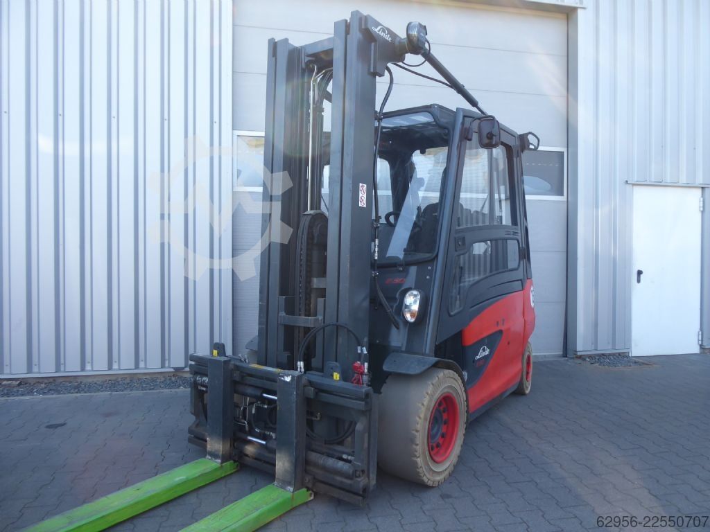 Electric 4-wheel forklift Linde E50L-01/600