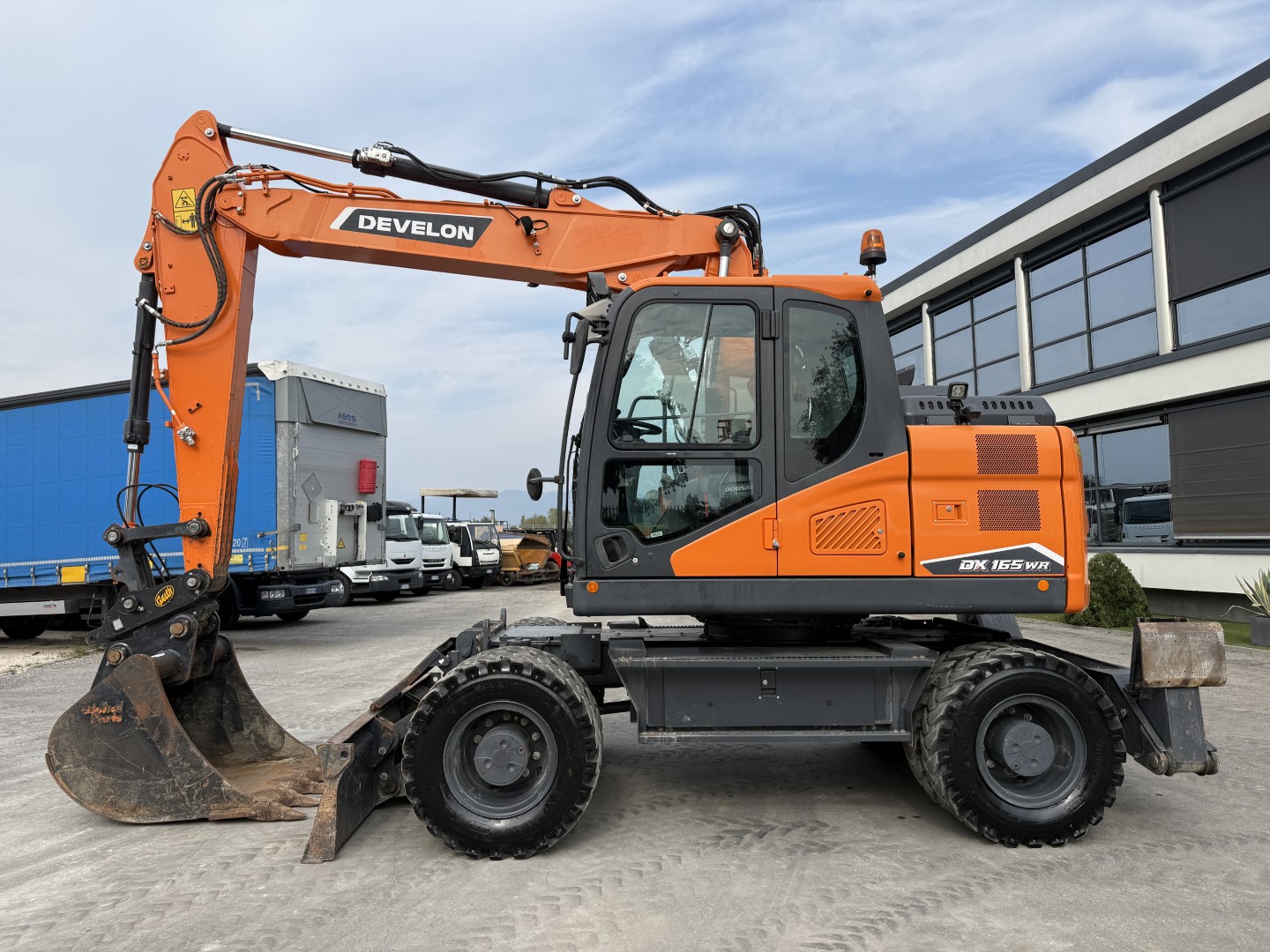 Machine DEVELON DX165WR-7